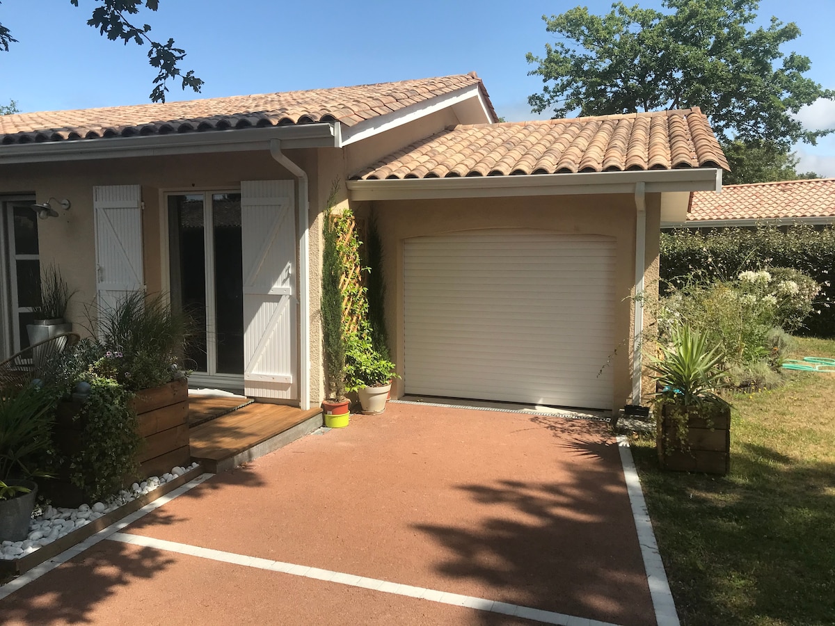 Top performing Airbnb: Pleasant townhouse with garden in Le Teich