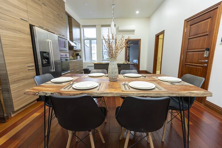 High ceilings open space perfect for group gallery image 3