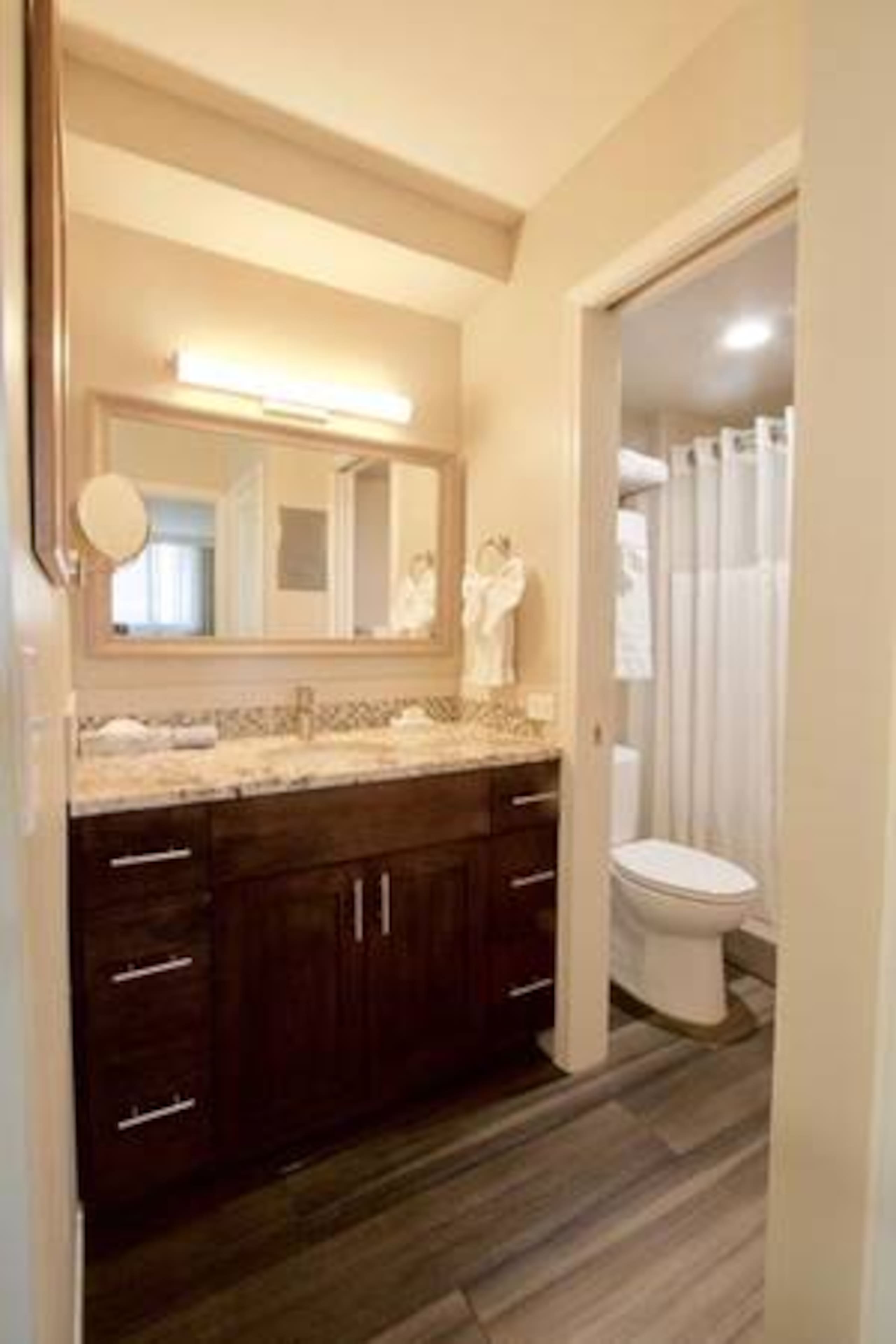 Condo in Honolulu · ★5.0 · 1 bedroom · 2 beds · 1 private bath - Image 21