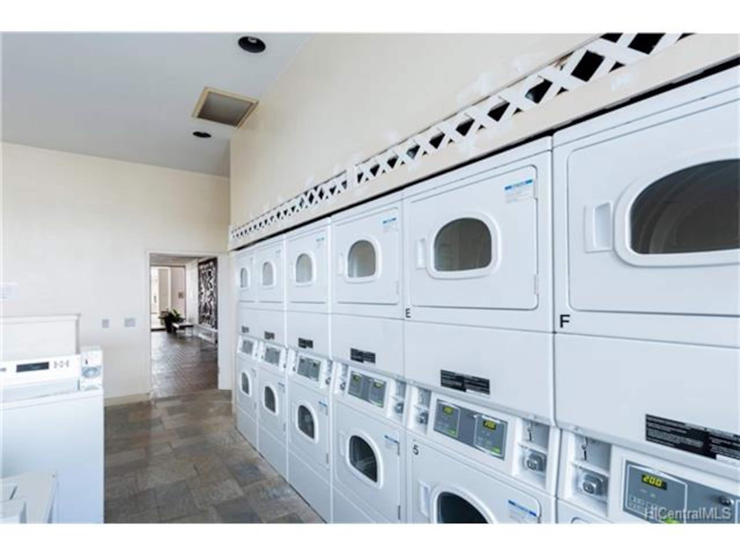 Condo in Honolulu · ★5.0 · 1 bedroom · 2 beds · 1 private bath - Image 15