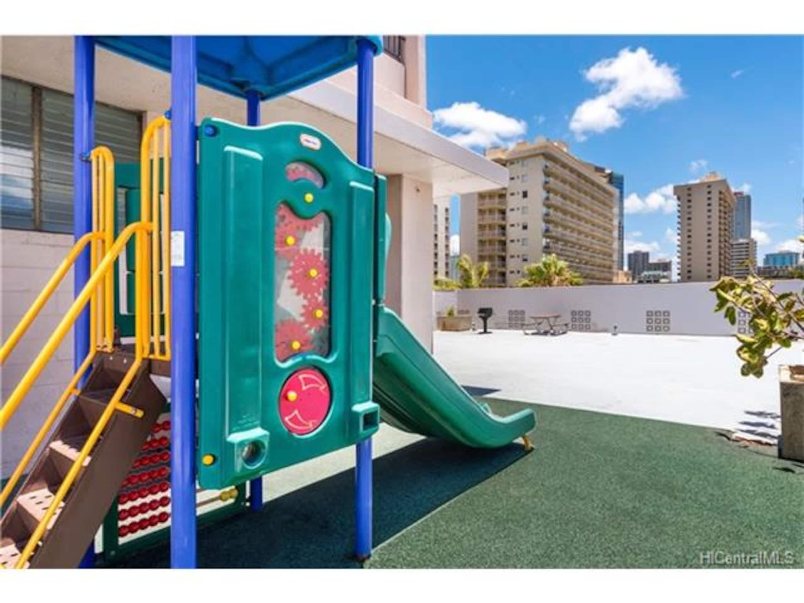 Condo in Honolulu · ★5.0 · 1 bedroom · 2 beds · 1 private bath - Image 17