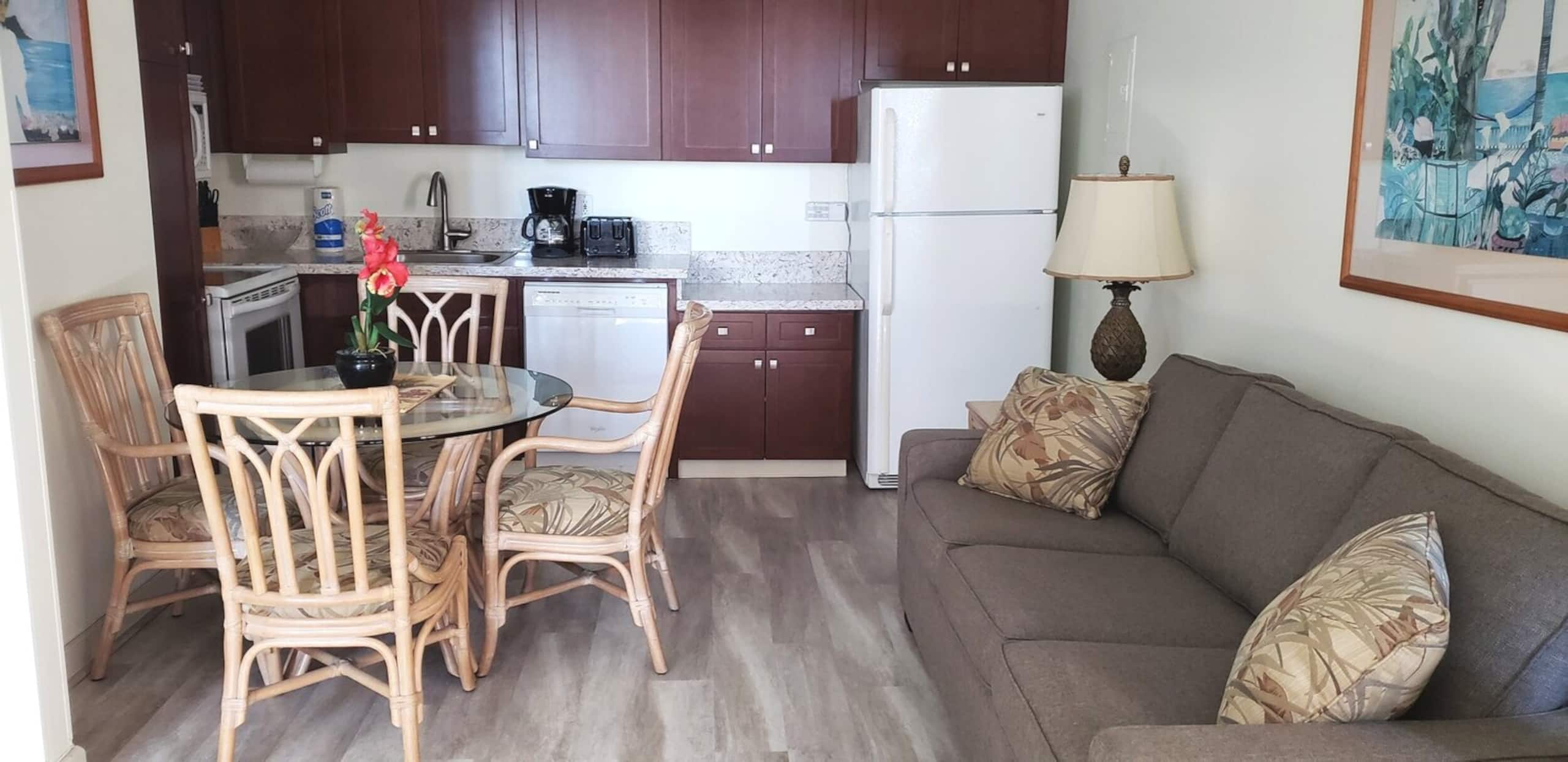 Condo in Honolulu · ★5.0 · 1 bedroom · 2 beds · 1 private bath - Image 4