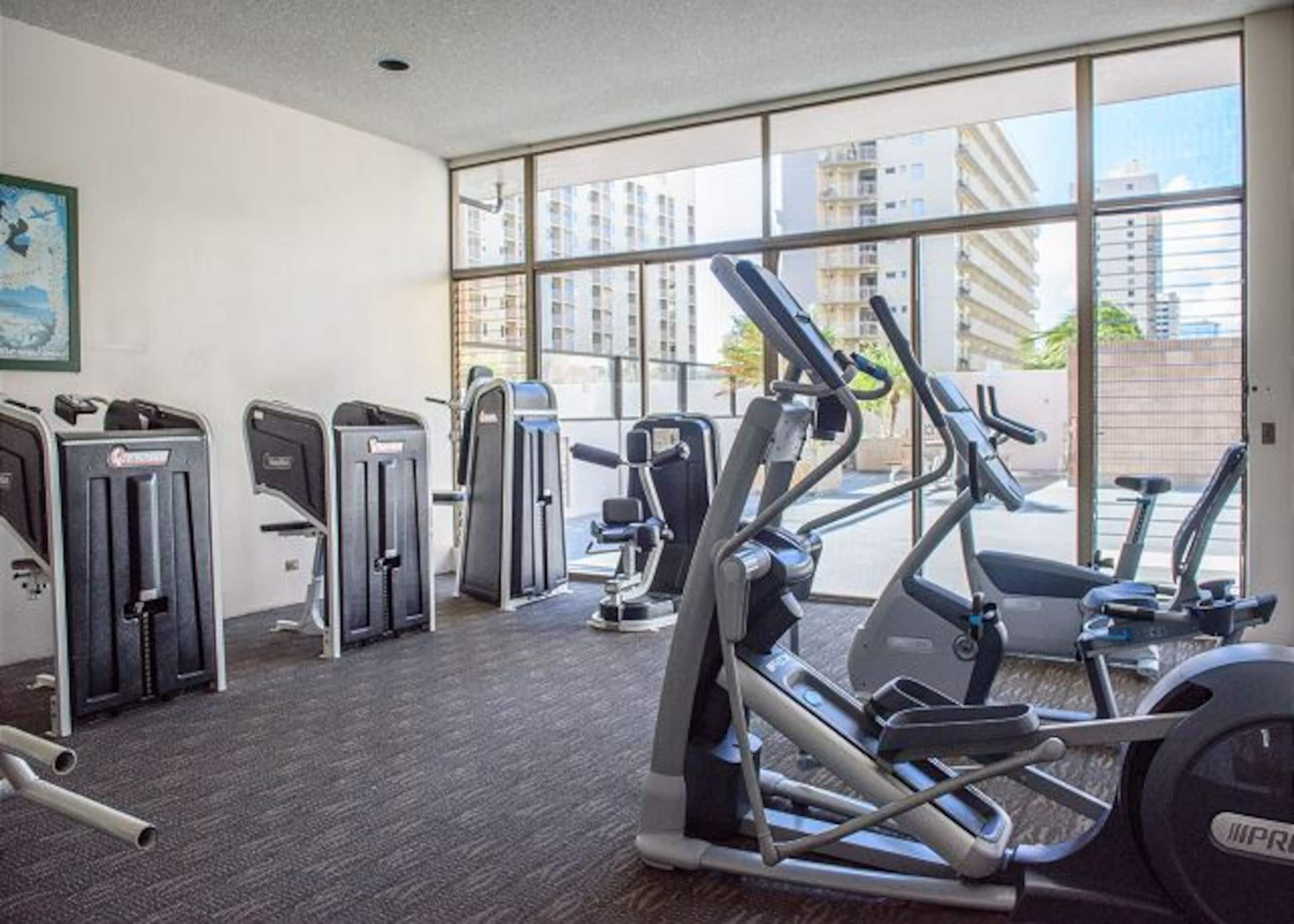 Condo in Honolulu · ★5.0 · 1 bedroom · 2 beds · 1 private bath - Image 13