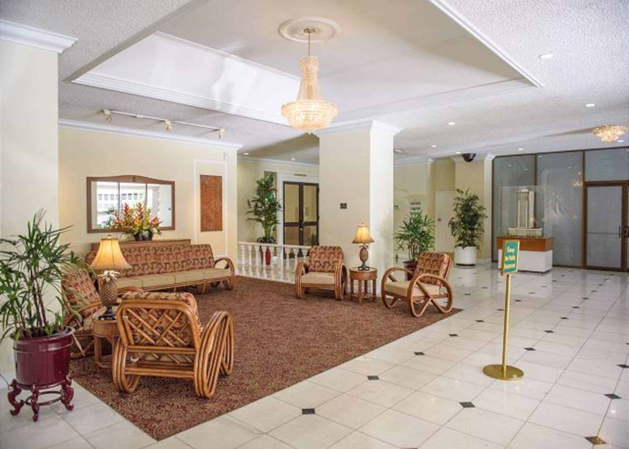 Condo in Honolulu · ★5.0 · 1 bedroom · 2 beds · 1 private bath - Image 7