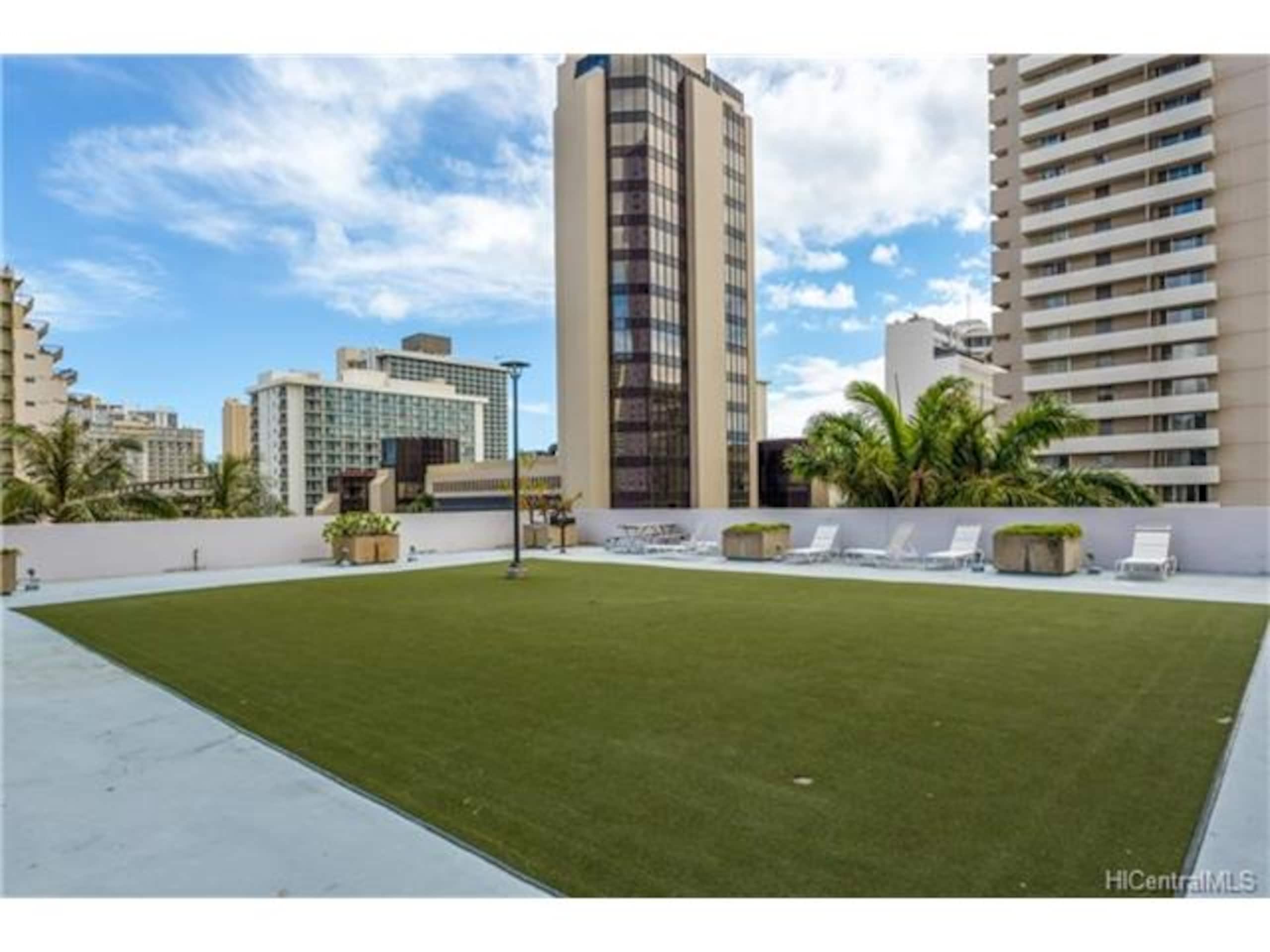 Condo in Honolulu · ★5.0 · 1 bedroom · 2 beds · 1 private bath - Image 10