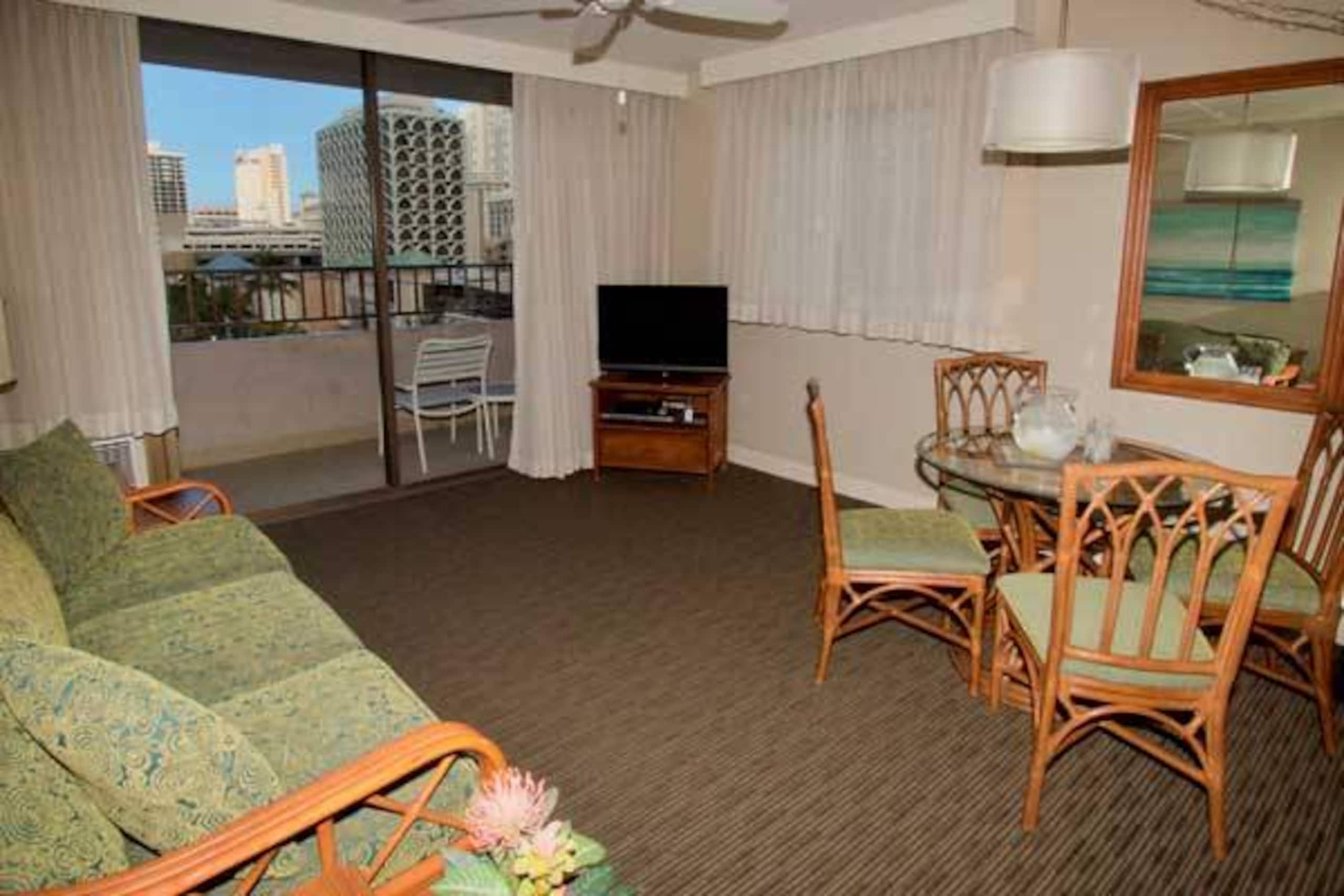 Condo in Honolulu · ★5.0 · 1 bedroom · 2 beds · 1 private bath - Image 20