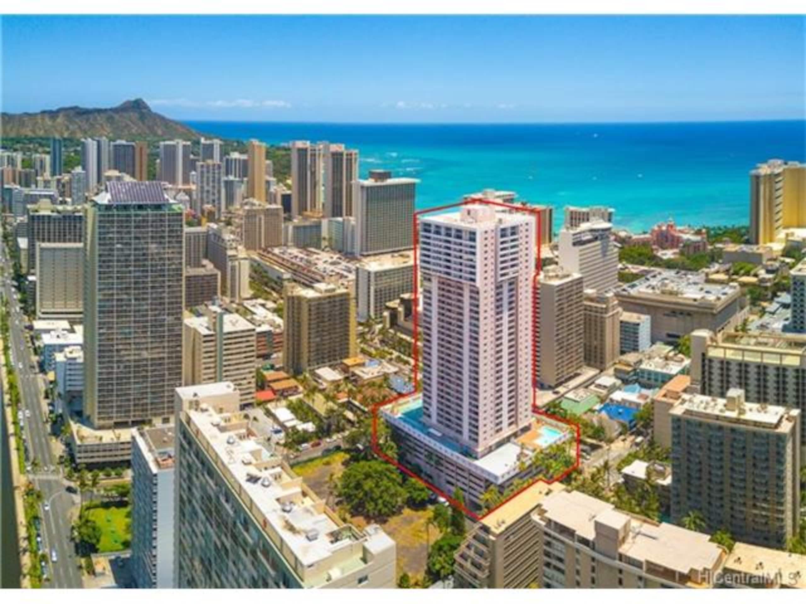 Condo in Honolulu · ★5.0 · 1 bedroom · 2 beds · 1 private bath - Image 6