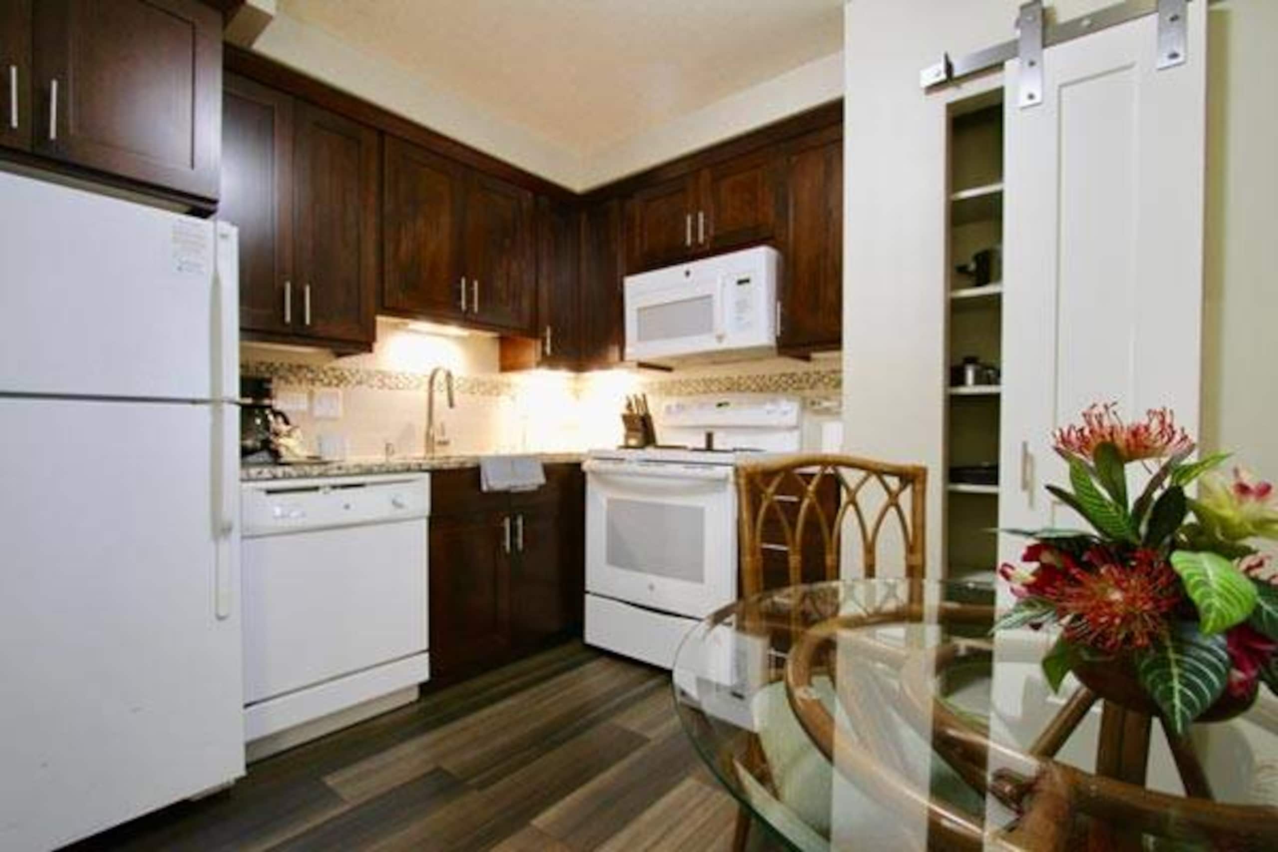 Condo in Honolulu · ★5.0 · 1 bedroom · 2 beds · 1 private bath - Image 23