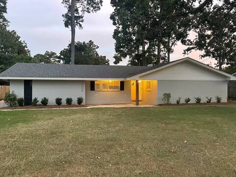 Entire home in quiet neighborhood