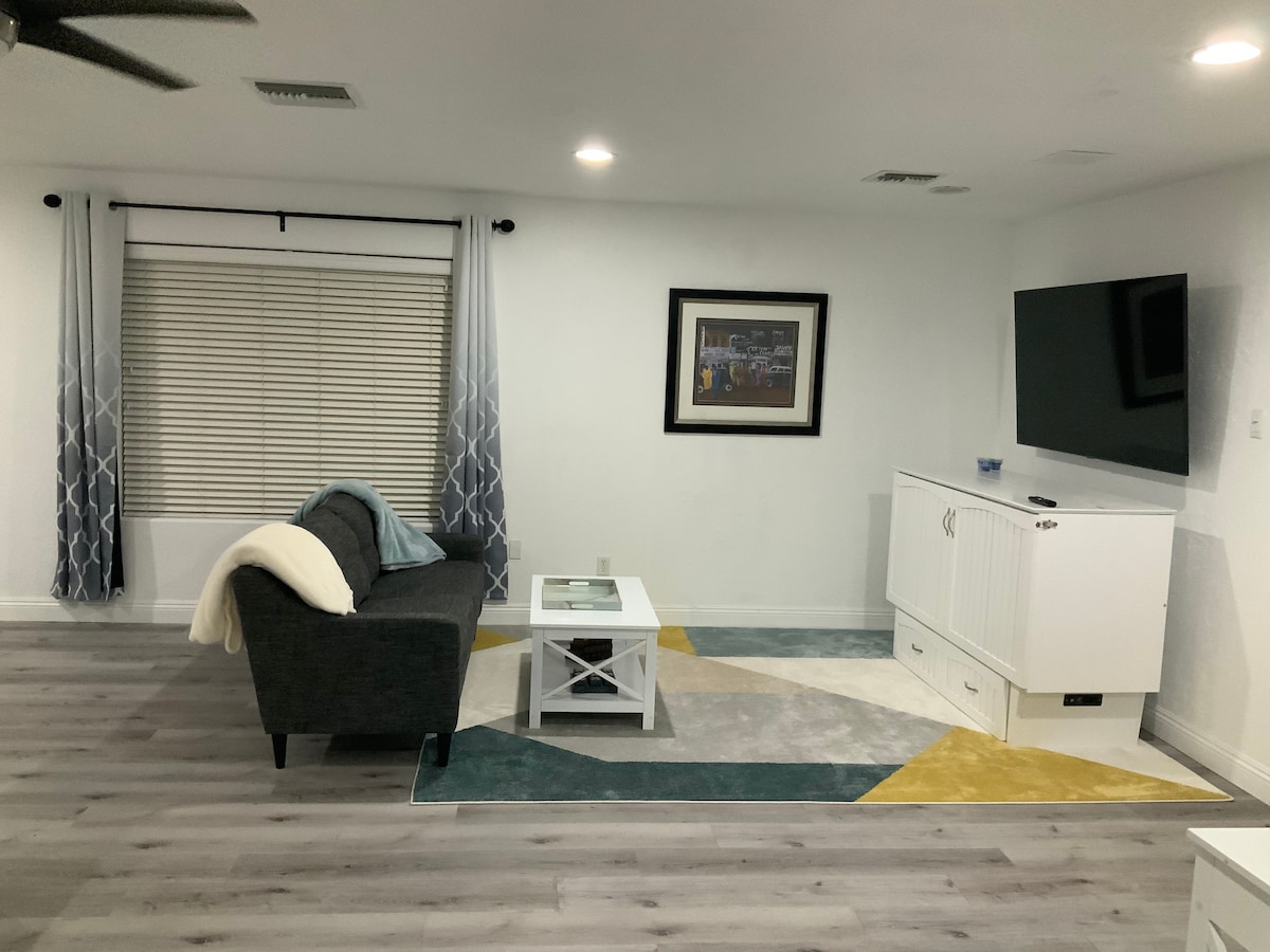 Popular Airbnb listing: Yellow Bench-Private Pool-No Cleaning Fee in Yuma