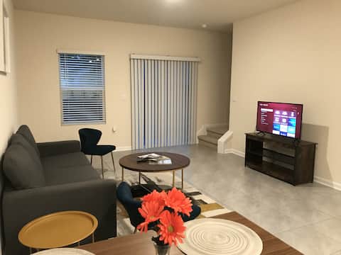 Successful Airbnb property: 2 Bedroom Townhome in Quiet Subdivision in Baymeadows