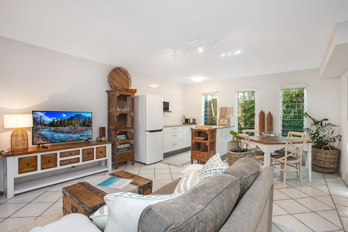 Popular Airbnb listing: Fantastic Sunshine Bch Private Guest Suite (NEW) in Sunshine Beach