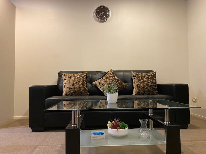 Cheerful 2 Bedroom home in Hamilton Central Houses for Rent in