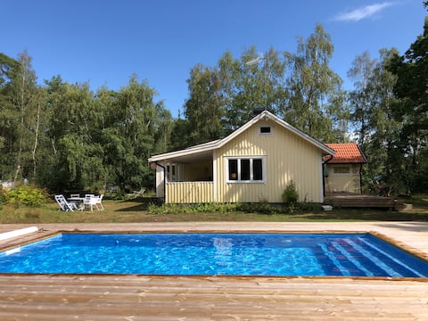 Cozy summerhouse with pool