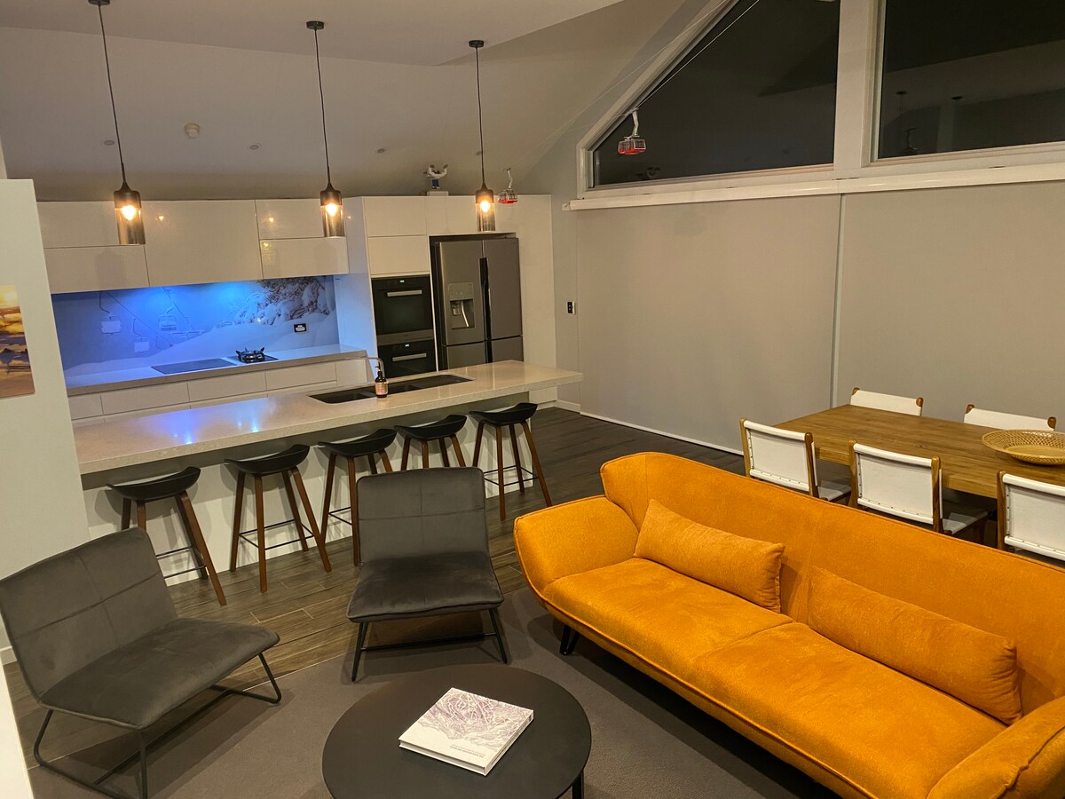 Airbnb con migliori performance: Thredbo - 3 Bedrooms, Two Living Areas, office a Thredbo