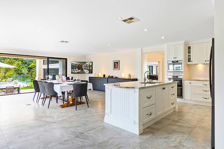 Maleny Chateau Pool Country Experience, Creek, Gym gallery image 3