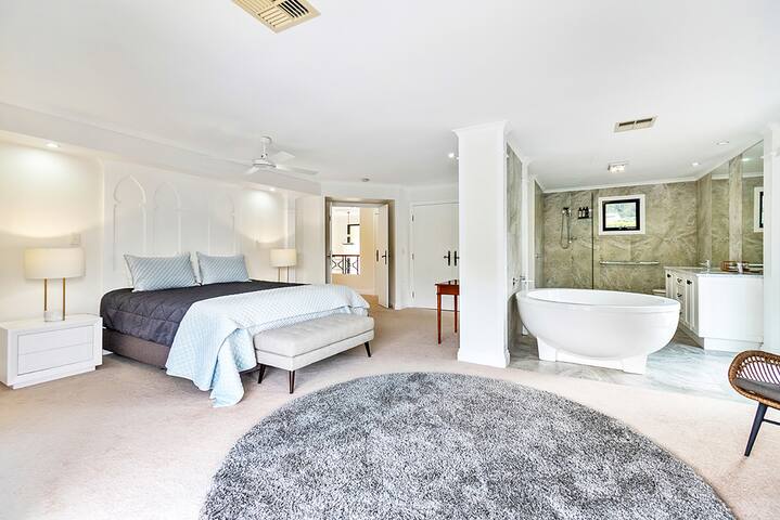 Maleny Chateau Pool Country Experience, Creek, Gym gallery image 4