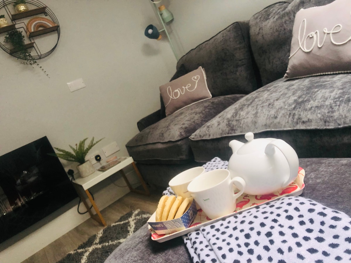 Successful Airbnb property: Spacious detached 1 bedroom bungalow with garden. in St. Issey