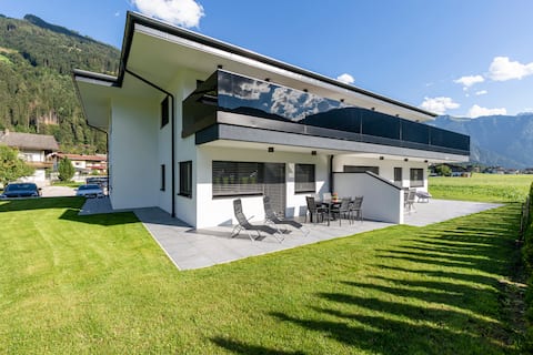 Apart Jasmin 
Bergblick