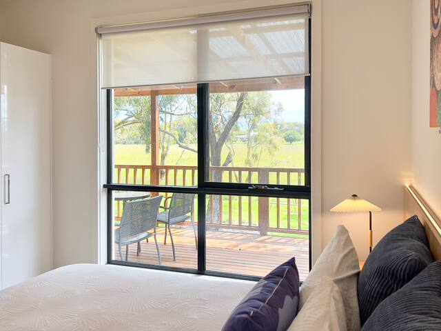 Deluxe Two-Bedroom Apartment Close to Town Center gallery image 5