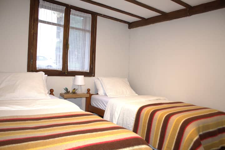 Dhoma e gjumit në katin e parë me krevate dopio - Dhoma e katit të parë krevate tek