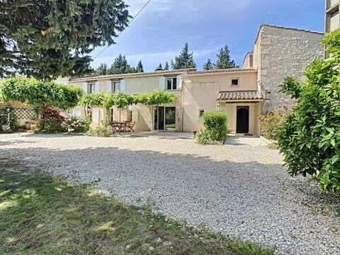 Charming residence in Provence at the foot of the Alpilles