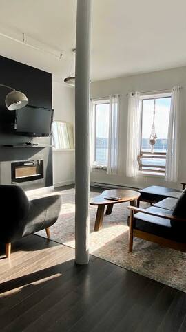 Centrally Located Suite w/ View of the Harbour