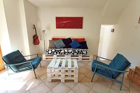 Central two-bedroom with bike cellar