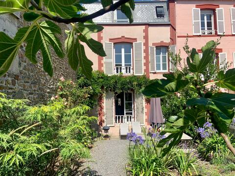 Maison de Bourg - Downtown - Beachfront