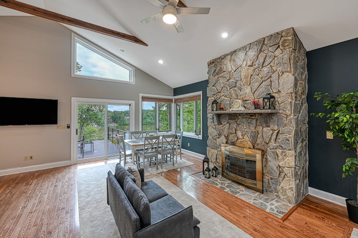 Stepping Stone Cove | Lakefront W/ Dock & Hot Tub - アンナ湖, VA