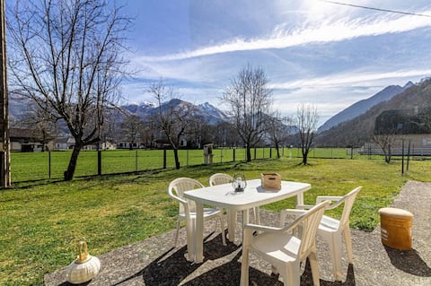 Private gîte in house with 500 m² wooded garden