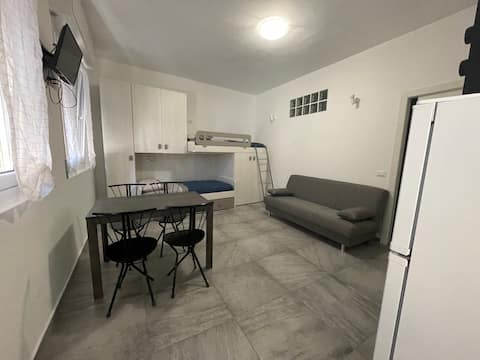 Charming studio in courtyard P1