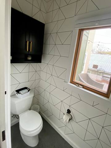 Central Austin with a Pool—8 Min Uber to Downtown gallery image 4