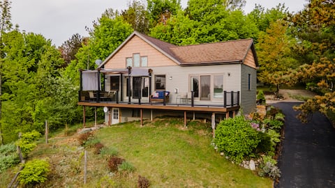 Elk Lake Serenity Sunrise 3 Bedroom Hillside Home