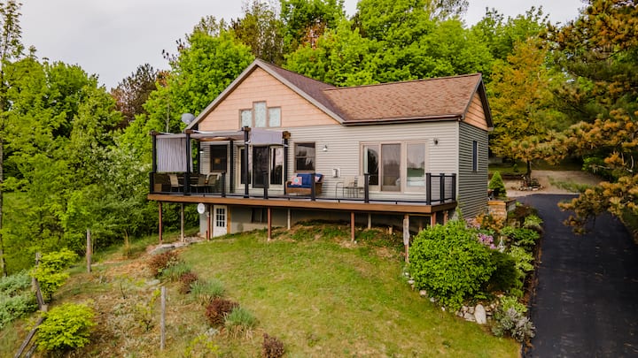 Elk Lake Serenity Sunrise 3 Bedroom Hillside Home