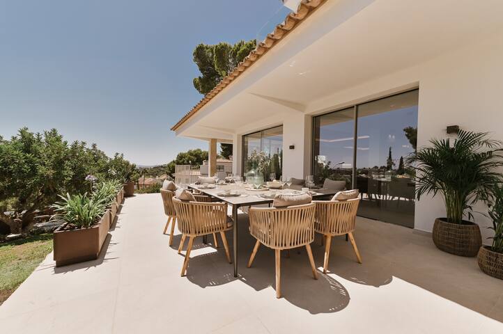 Luxury Villa, sea views. Underfloor heating gallery image 2