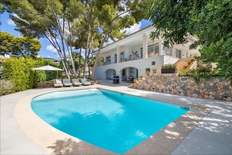 Villa heated pool, jacuzzi, sea and mountain views