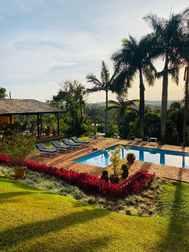 Chácara, Sítio e Rancho de temporada em Avecuia do alto, Porto Feliz / São  Paulo. Aluga-se Chácara em condomínio, Salão de Jogos, Piscinas,  Churrasqueiras, Forno de pizza, Campo, 5 Quantos, 7 Banheiros