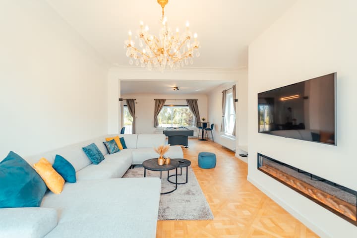 Luxurious Villa with Home Cinema