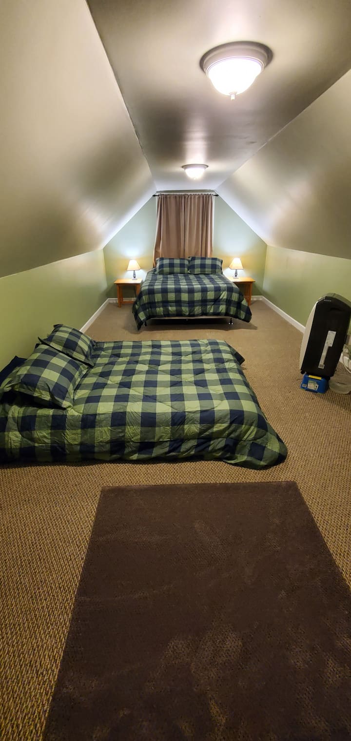 dormitorio sobre el garaje...tiene aire acondicionado. 