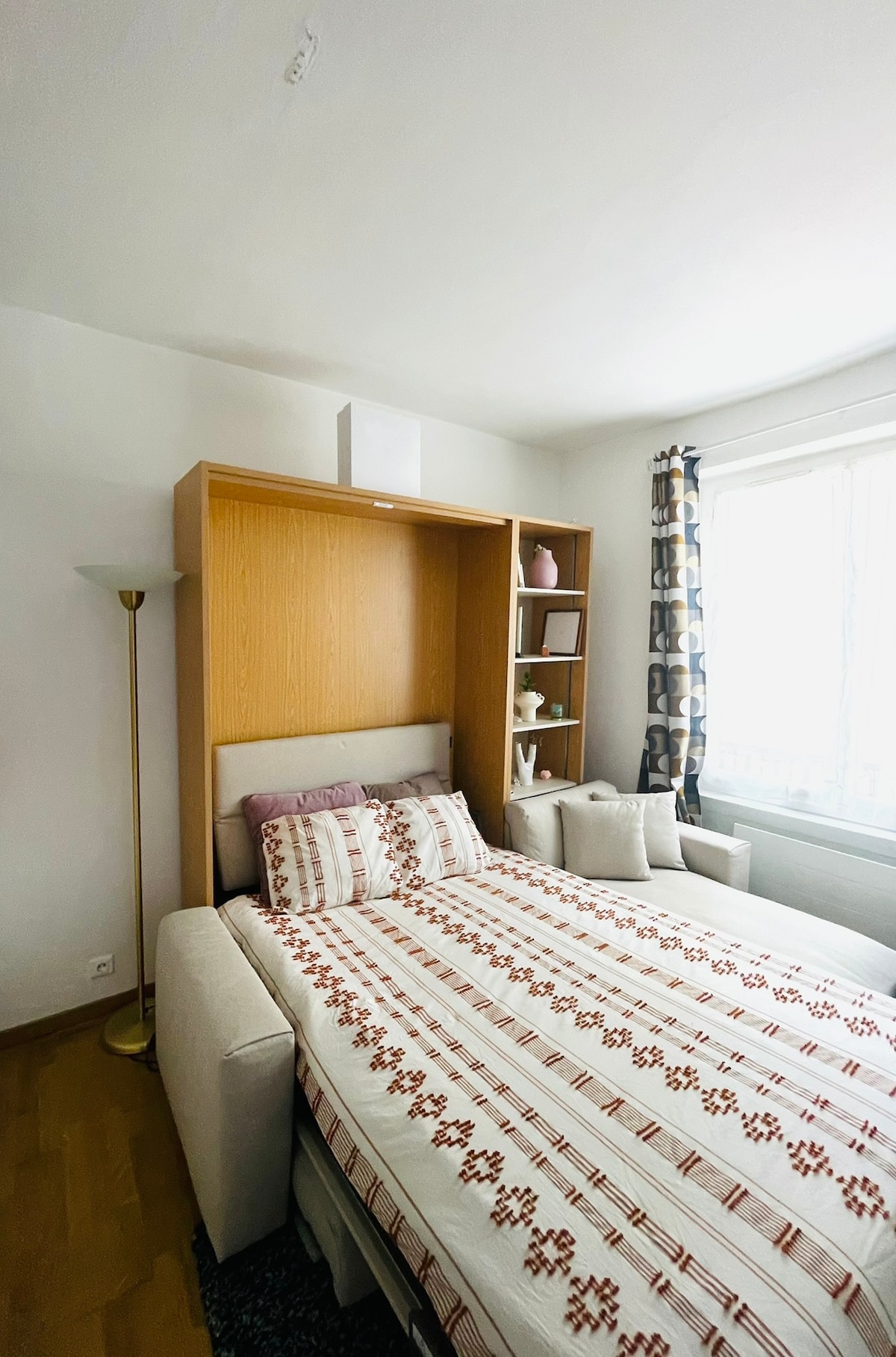 Top performing Airbnb: Parisian studio Marais/Place des Vosges in Paris 4e Arrondissement
