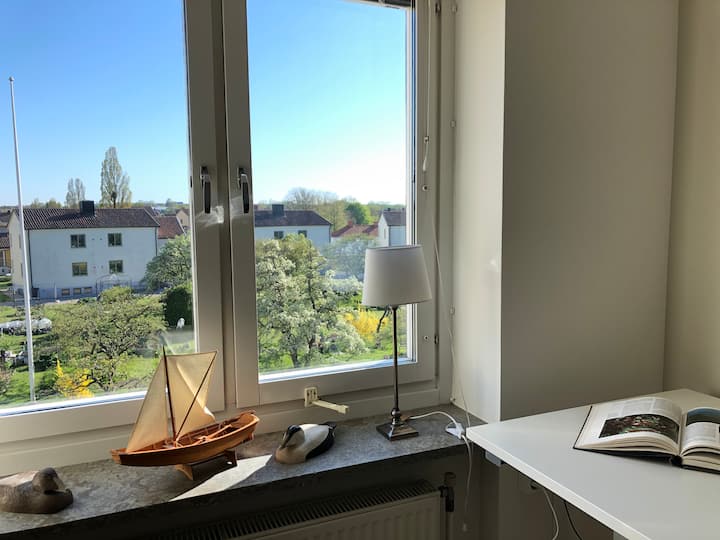 Ljus Och Trivsam Lägenhet Vid Lännaplan I Visby! - ビスビュー