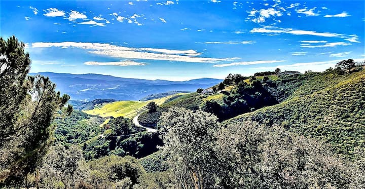 Tuscan-style Villa w/ Amazing Views