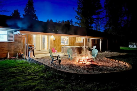 •Rustic Home ��• Acreage • Hot tub • Events Welcome