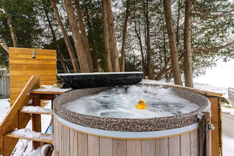 Lake Huron Sunsets at the A-Frame | Cedar Hot tub