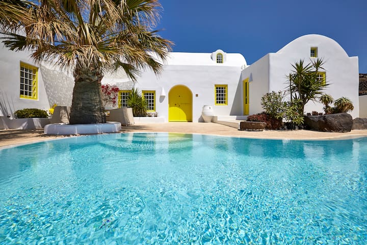 Ftelari Villa with Private Pool & Outdoor Jacuzzi