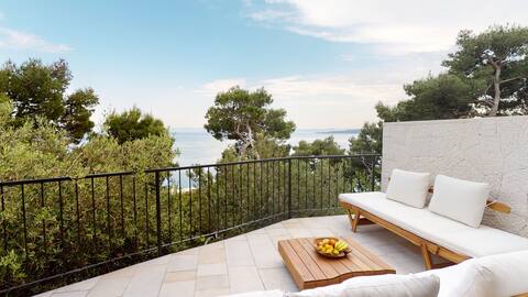 Cozy villa with pool