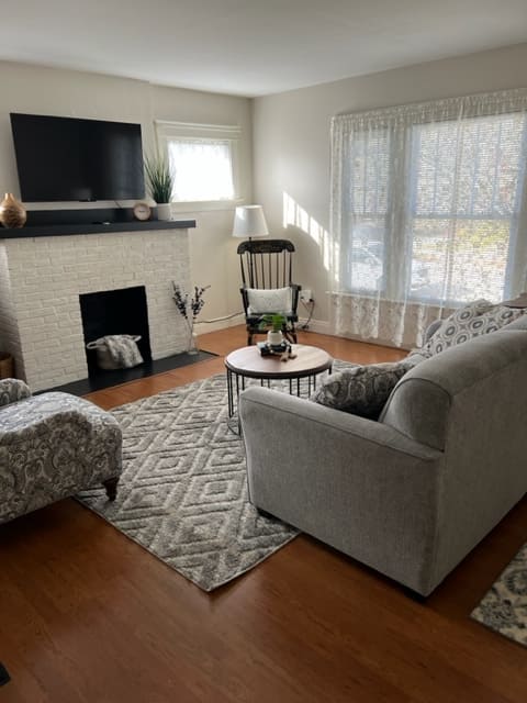 1 BR Spotless Lower Apt | Near Arnot, LECOM, I-86