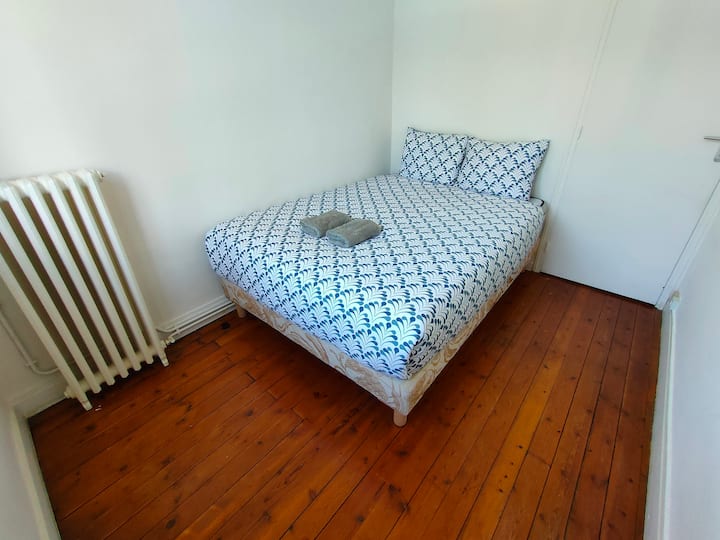 Quarto 3 com cama de casal confortável