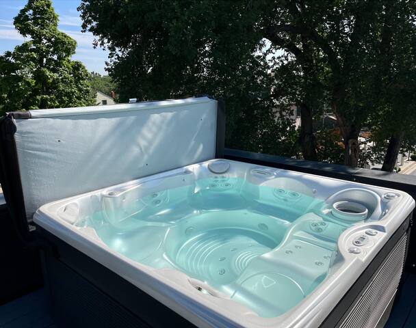 “Heart of the Highlands” HOT TUB PETS 420 friendly gallery image 4